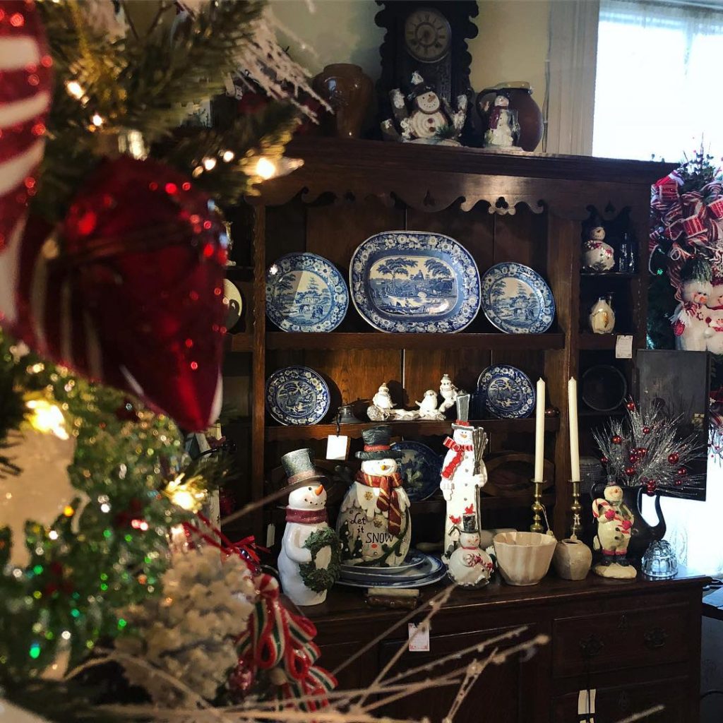 Beautiful vintage china and antique home décor fill the shelves at Black Swan Antiques. Credit: @blackswanonline via Instagram