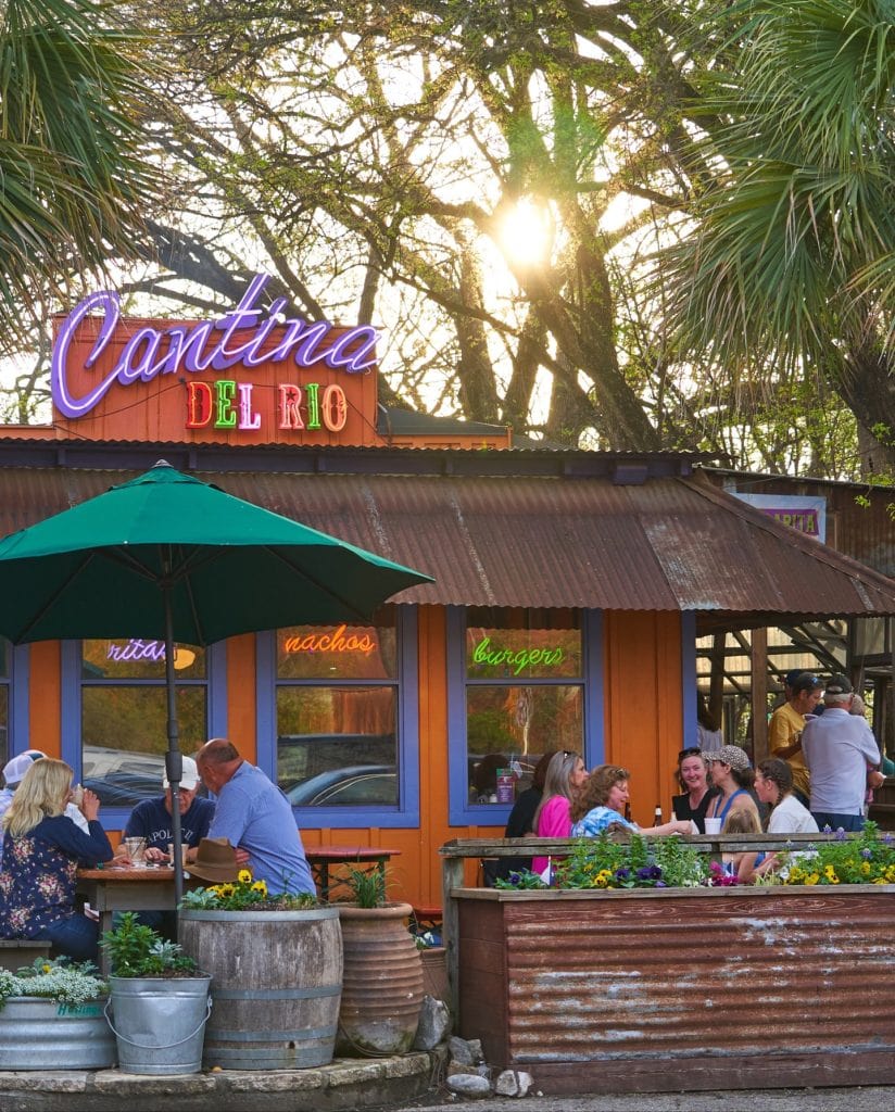 Al fresco dining at Cantina Del Rio, where guests enjoy flavorful meals in a vibrant outdoor setting. Credit: @cantina_del_rio via Instagram