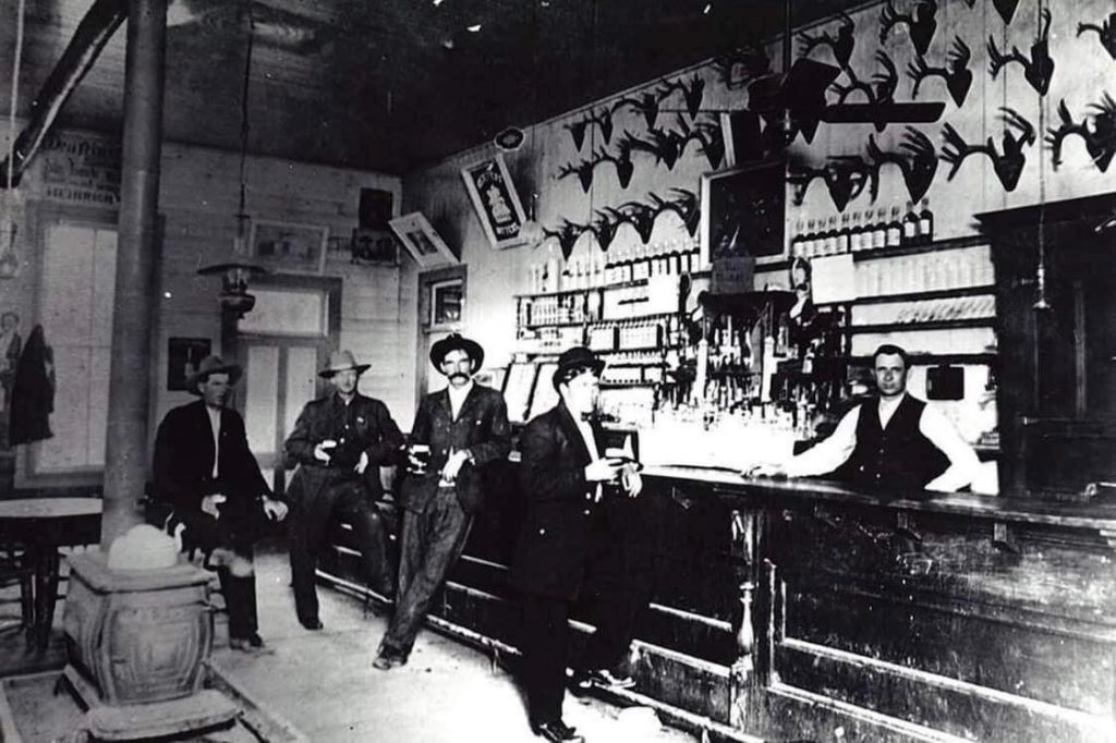 A glimpse of Gruene Hall’s bar in 1895, capturing the early charm of this historic Texas dance hall. Credit: Reddit user via r/texashistory