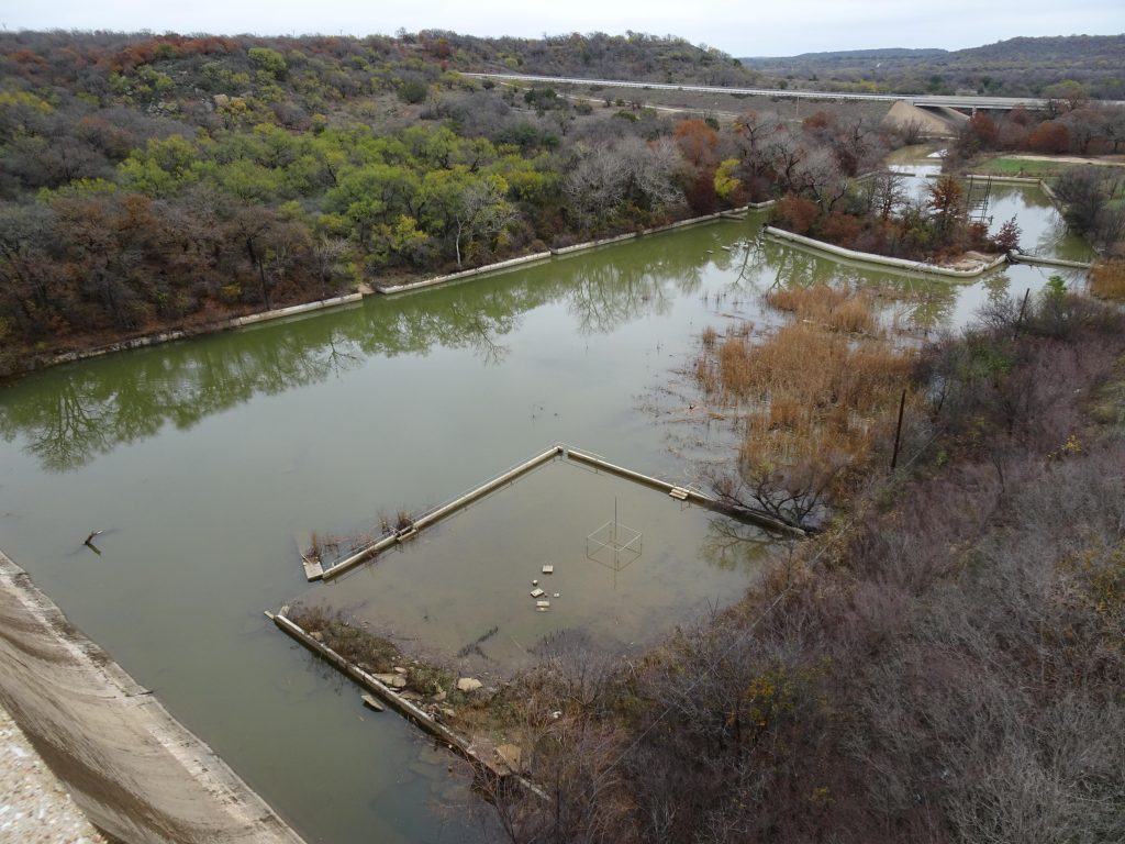 The “World’s Largest Concrete Swimming Pool” sits eerily still at the abandoned Cisco Zoo, a ghostly echo of past fun. Credit: u/Birdy_Cephon_Altera via r/texas