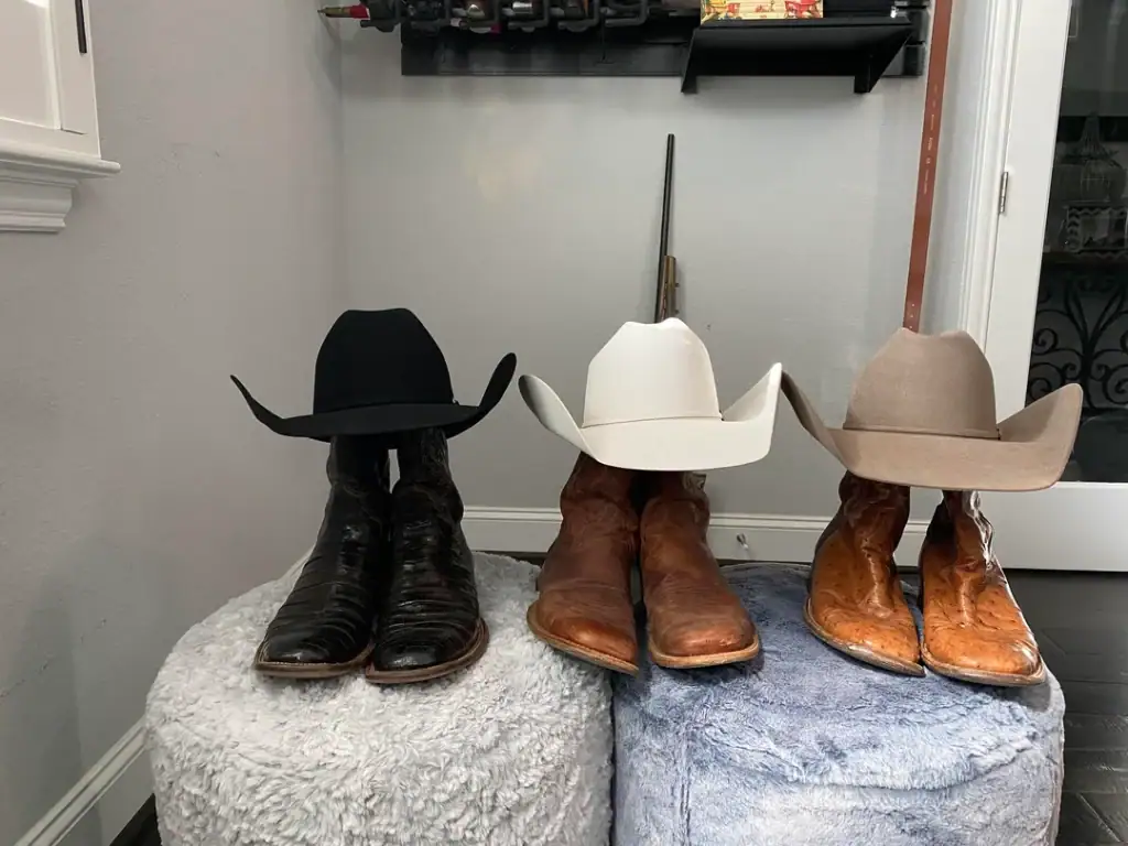 Not every Texan owns a horse, but most have at least one good pair of boots. Priorities. Credit: u/Inevitable_Home4285 via r/CowboyHats