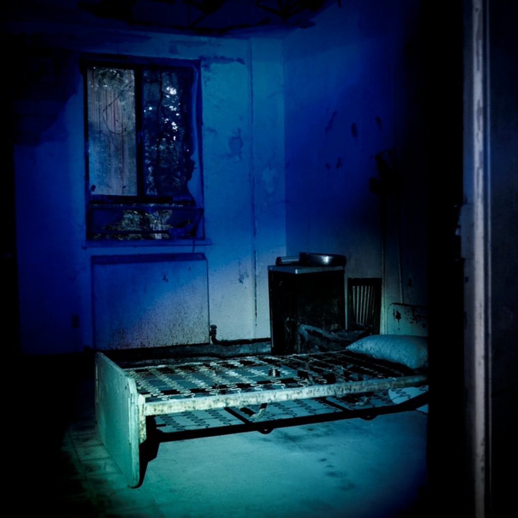 Inside Yorktown Memorial Hospital, a deserted room stands frozen in time, echoing the building’s haunting past. Credit: @yorktownmemorialhospital via Instagram