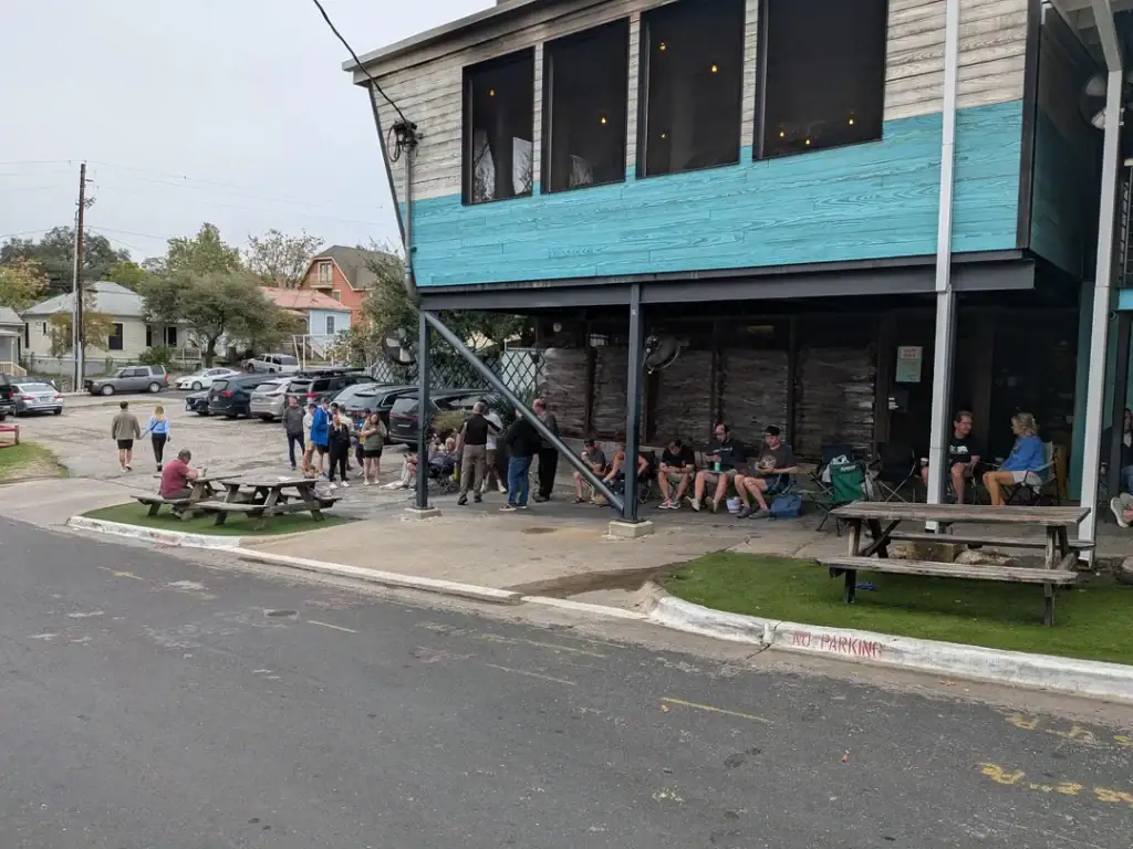 A never-ending line at Franklin Barbecue. The food is great—but is waiting half a day really worth it? Credit: u/tgdesrochers via r/BBQ