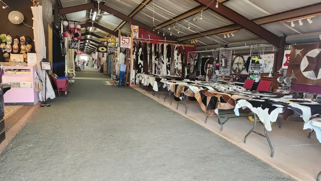 Vendors and handmade goods at Fredericksburg Trade Days — clothes, antiques, food, and artisan finds make this a can’t-miss stop for weekend market browsing. Credit: Jessica Buchanan