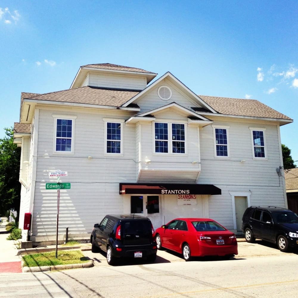 The façade of Stanton’s City Bites looks like a simple house, hiding one of Houston’s best burger spots. Credit: Jonathan F.