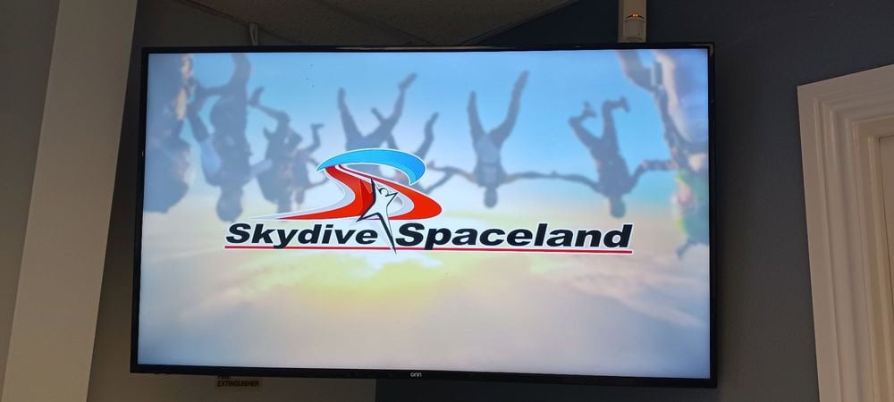 A video presentation with Skydive’s logo plays as part of the briefing before the jump. Credit: Hersh A.