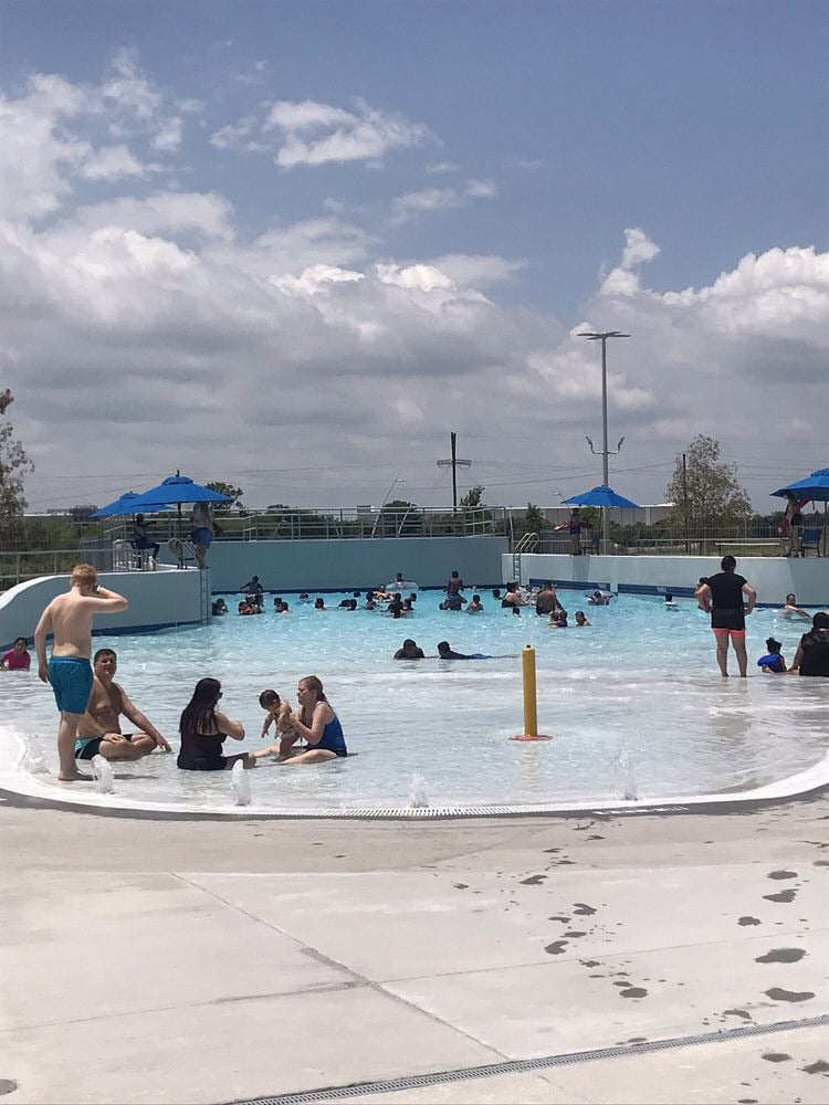 Epic Waters’ huge outdoor wave pool offers endless splashing fun. Credit: Jennifer F.