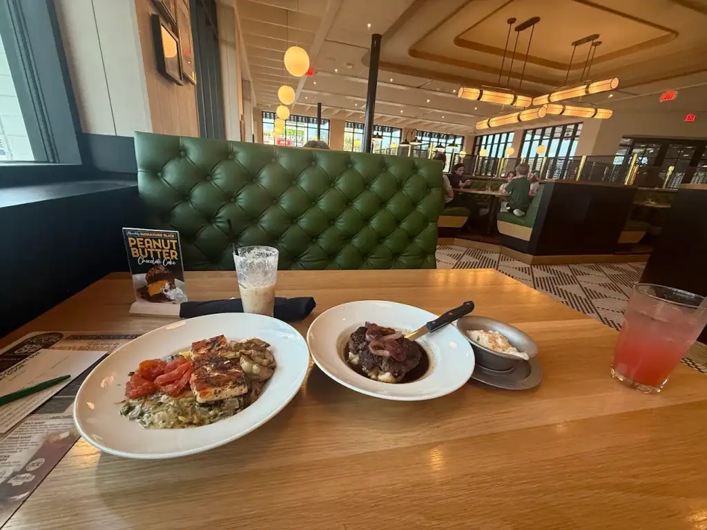 Beyond deli favorites, Katz’s serves hearty entrées like pasta and meat for every appetite. Credit: Yaneli Rodriguez