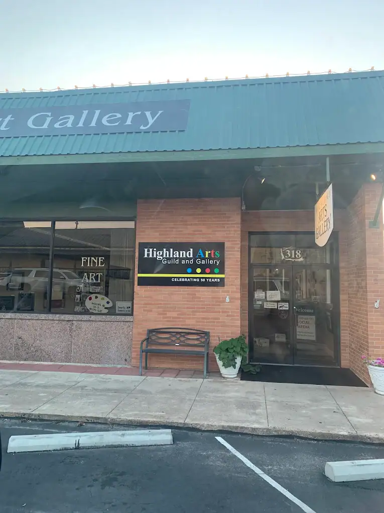 The Highlands Art Guild & Gallery bursts with creativity—proof that Marble Falls’ beauty isn’t just outdoors. Credit: Elsie Wise