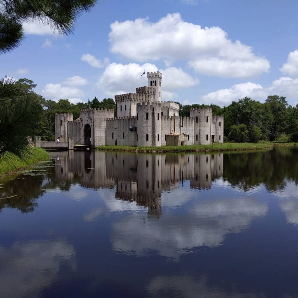 Newman’s Castle looks like it was pulled straight from a fairytale—hard to believe this palace is in Texas. Credit: u/GranPaSmuft via r/pics