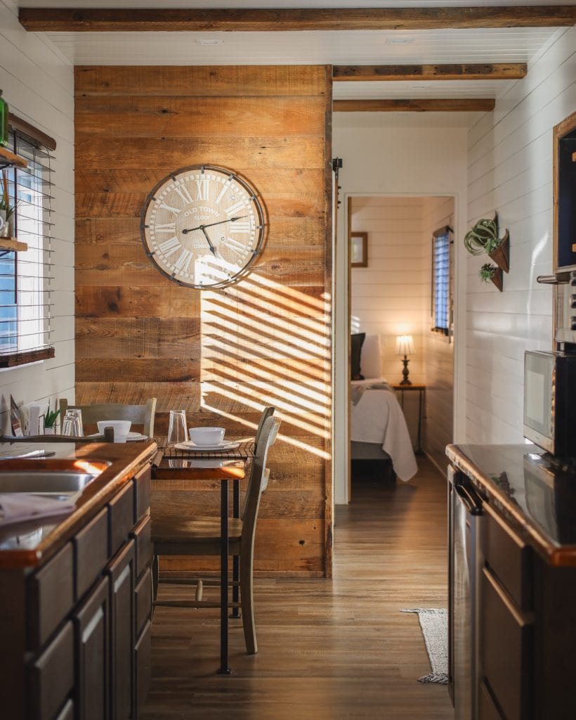 Kitchen and dining area at The Helm. Fully equipped and thoughtfully designed so you’ve got everything you need to cook, eat, and feel completely at home during your stay. Credit: @villastaytexas via Instagram
