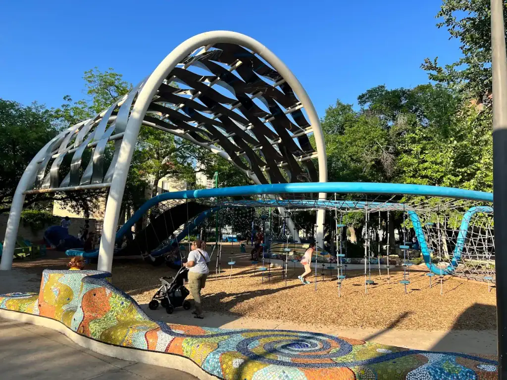 A playful view of Yanaguna Garden’s boomerang net playground, where adventure meets imagination. Credit: Cesar Cervantes