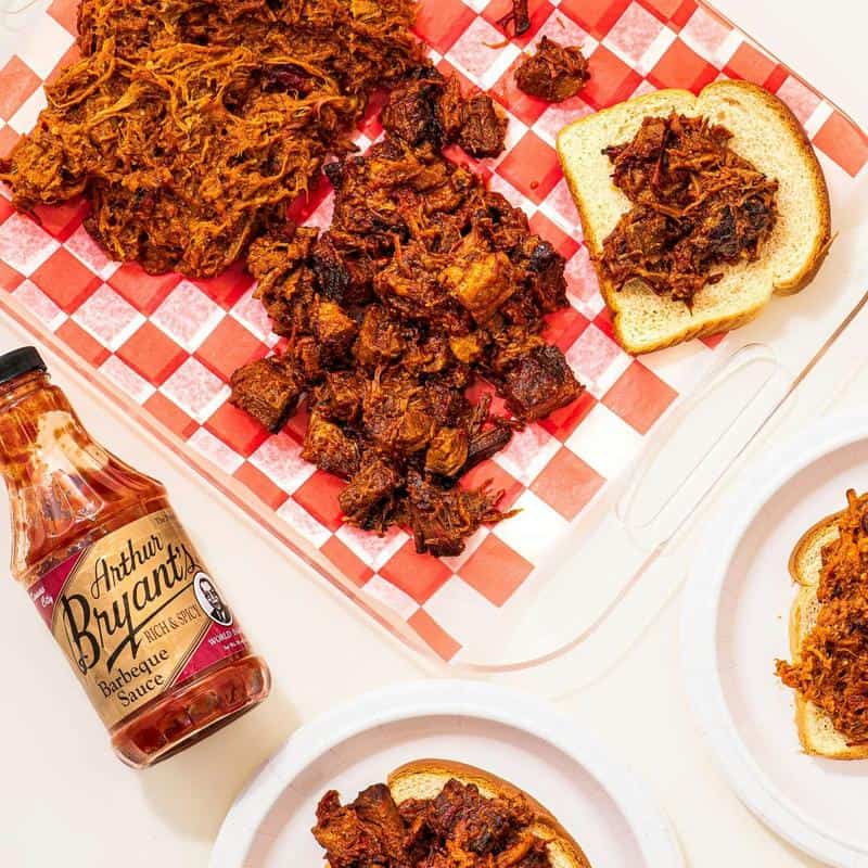 Burnt ends and pulled pork with white bread at Arthur Bryant's in Kansas City, Missouri