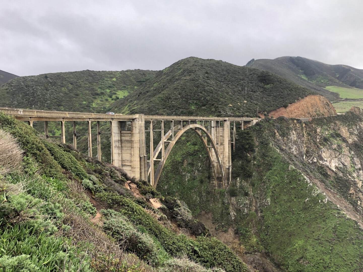 Bixby Creek Bridge arching over the coastline on Highway 1 in Big Sur, California
