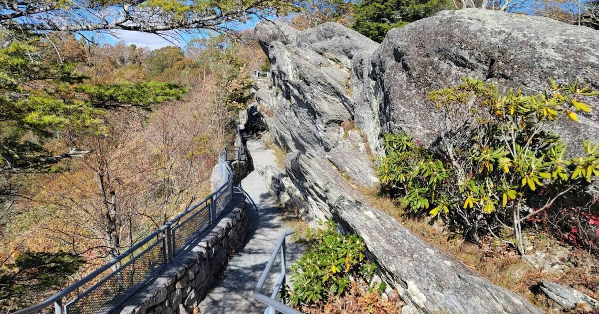 12 Charming Small Towns That Are Even Prettier in Autumn