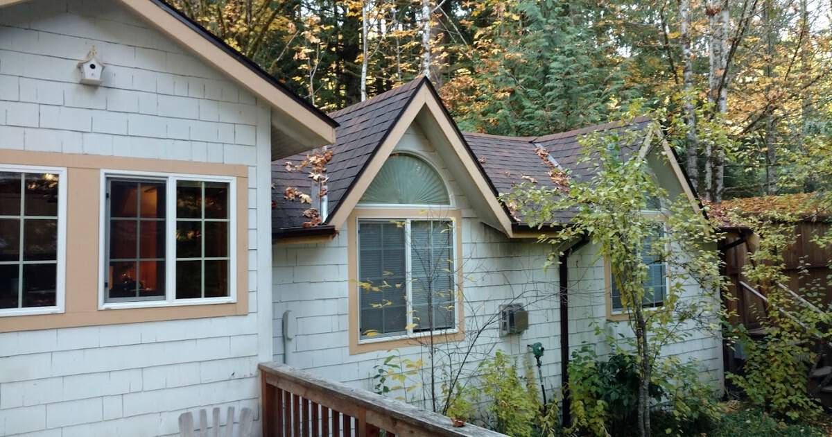 10 Cabins in the Pacific Northwest Surrounded by Forest