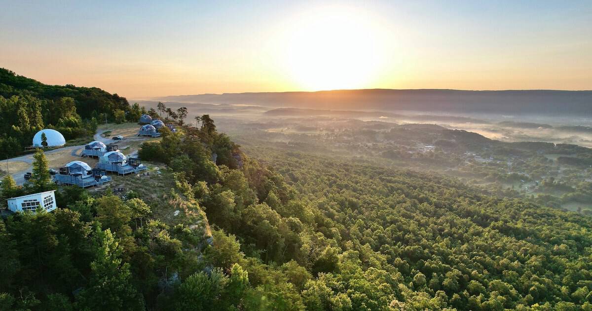 10 Cabins With Hot Tubs and Mountain Views