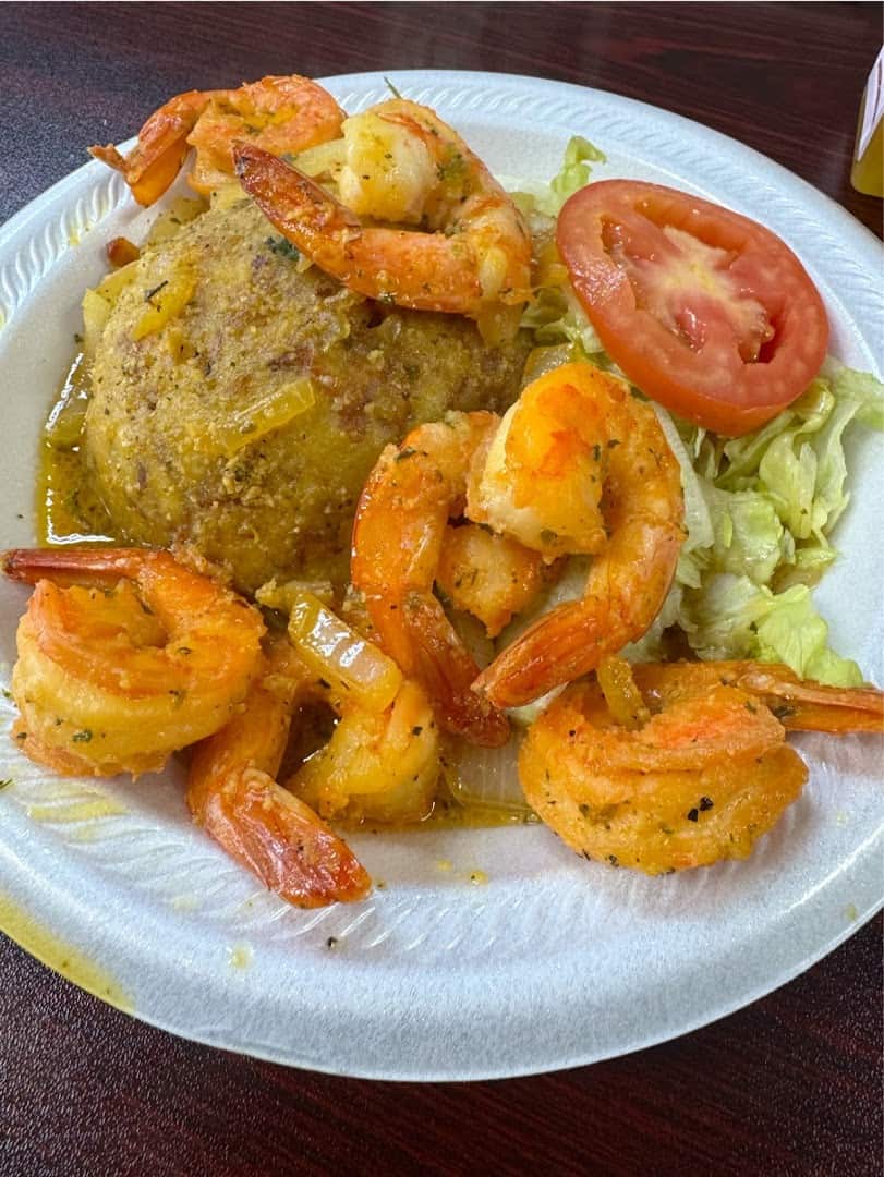 Puerto Rican garlic shrimp plate at El Flamboyan in Wylie, Texas