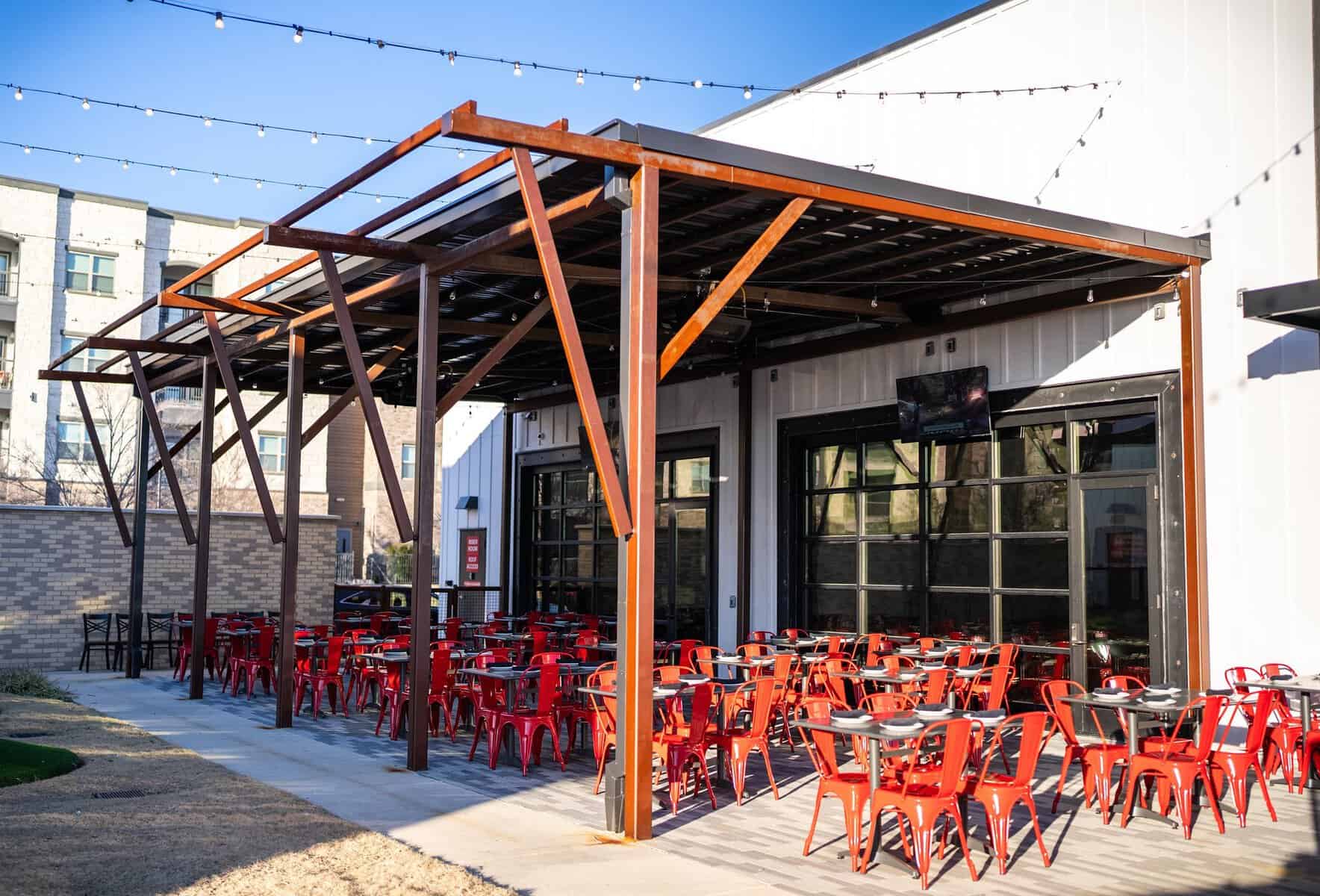 Patio with string lights at Cane Rosso in Dallas