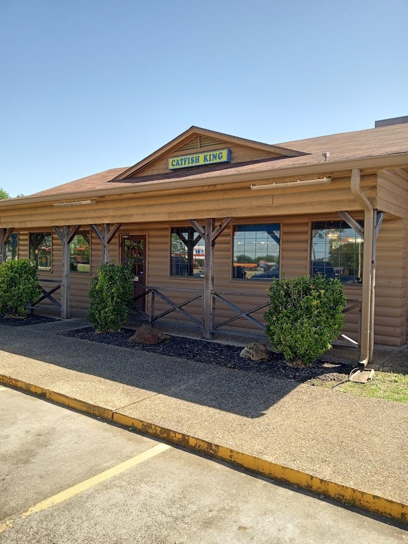 Exterior of the Catfish King restaurant in Waco, Texas