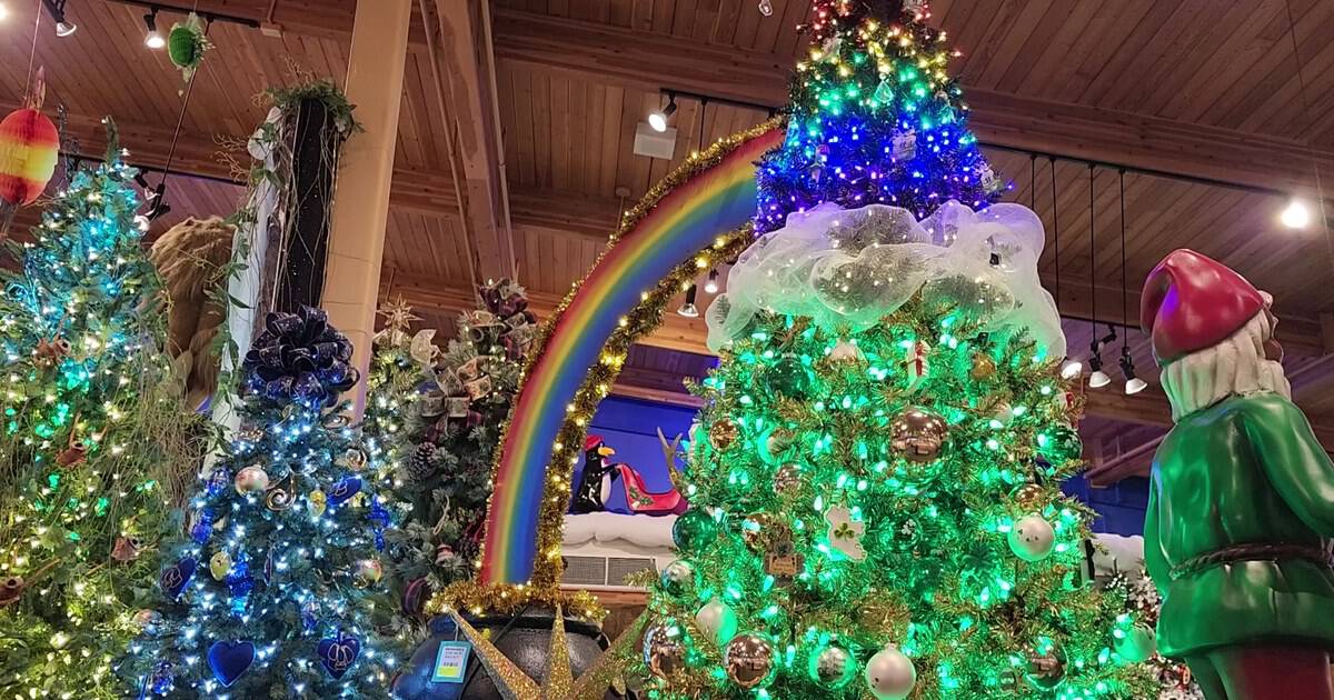 15 Christmas Towns in the USA That Go All Out for the Holidays