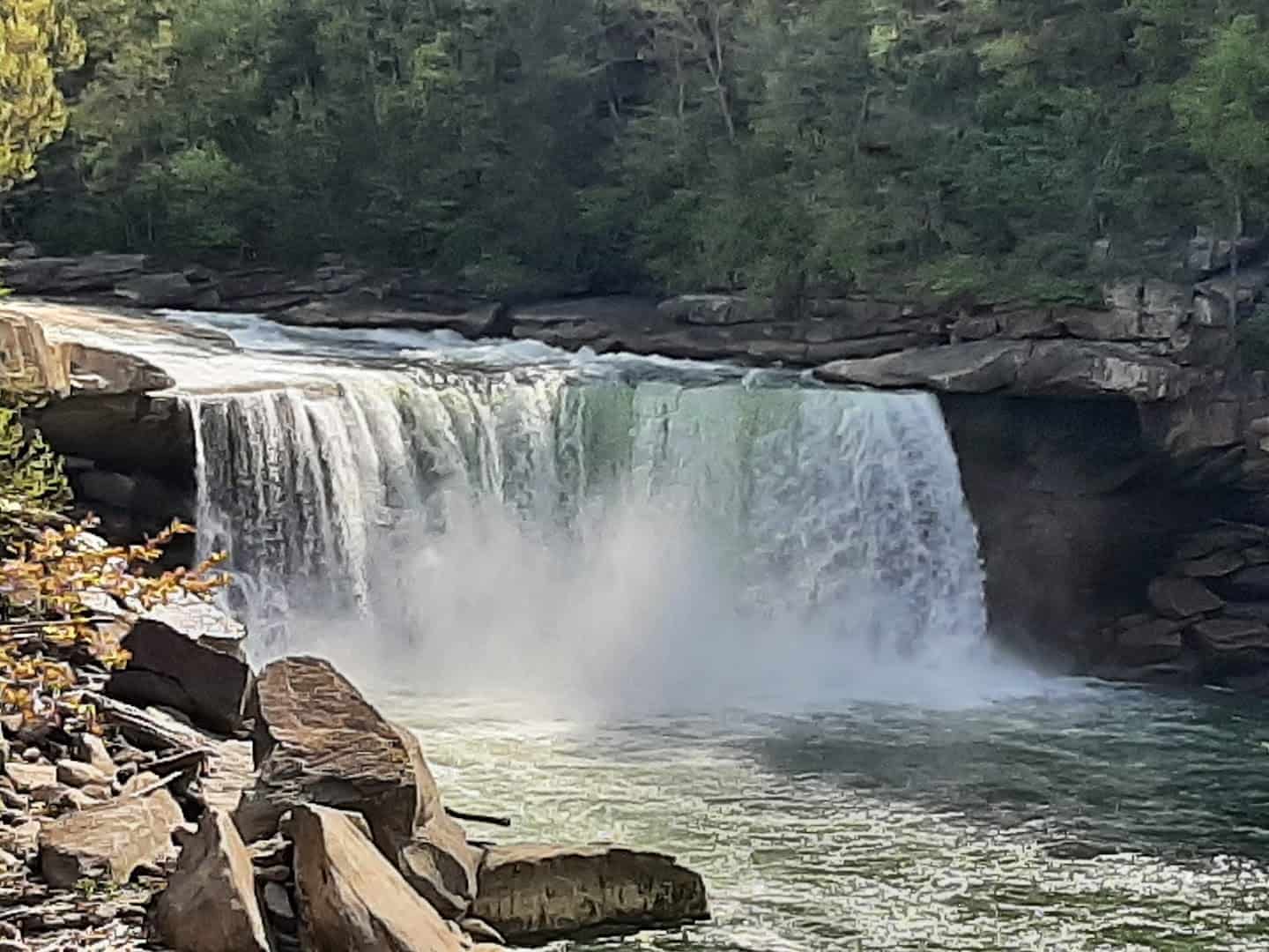 Cumberland Falls wide cascade on the Cumberland River, Kentucky