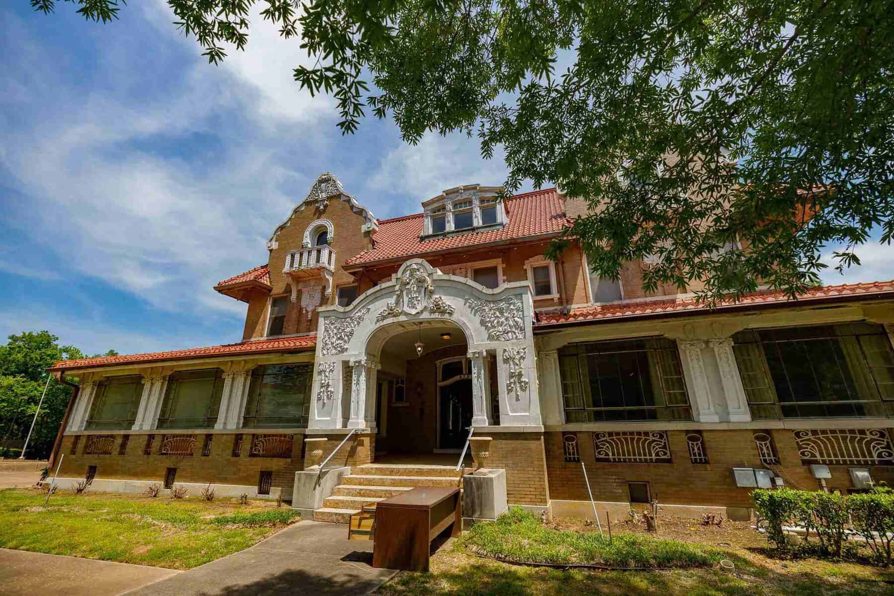 A grand historic building in Paris, Texas