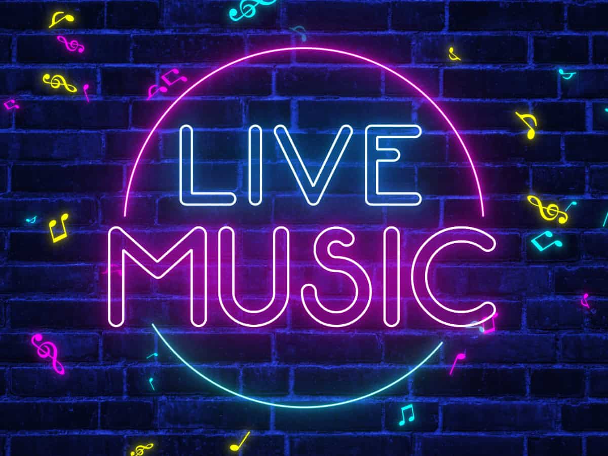 Live music sign at the DownUnder Bar and Grill at Stingaree in Crystal Beach