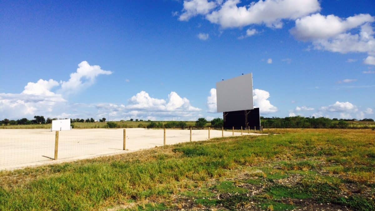 This Old-School Texas Movie Theater Still Draws Crowds Beneath the Night Sky