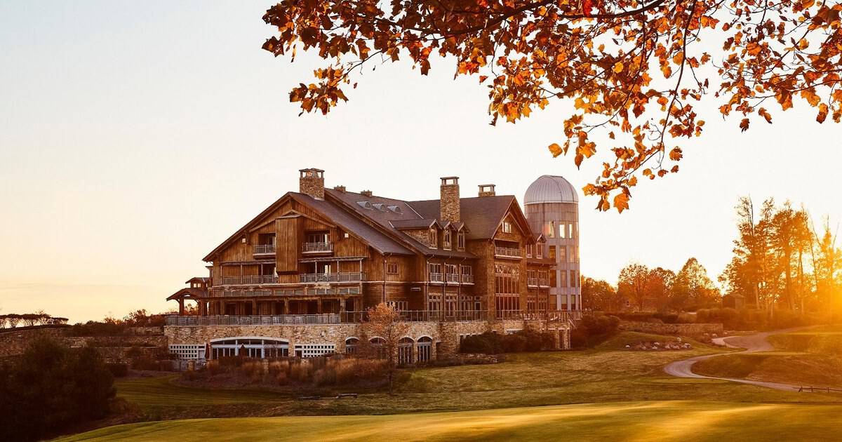 10 Fall Cabin Getaways With the Best Foliage Views