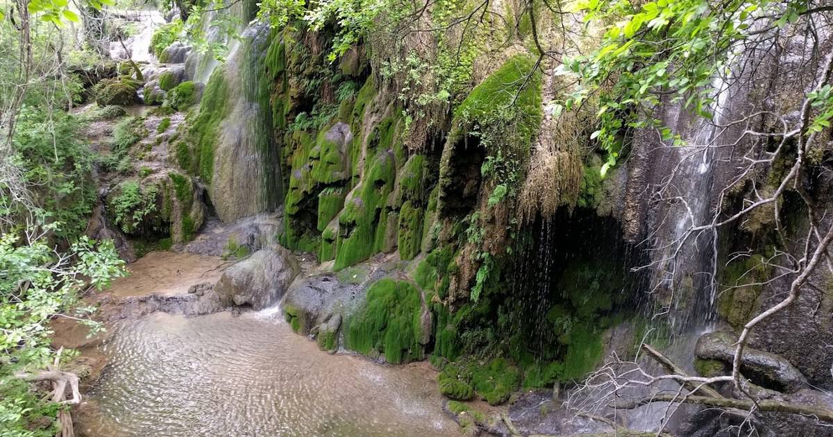 This Secret Texas Canyon Hides a Living Waterfall, and February Is the Perfect Time to See It