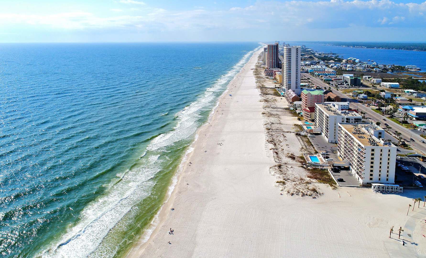 Turquoise water and white-sand beach at Gulf Shores, Alabama
