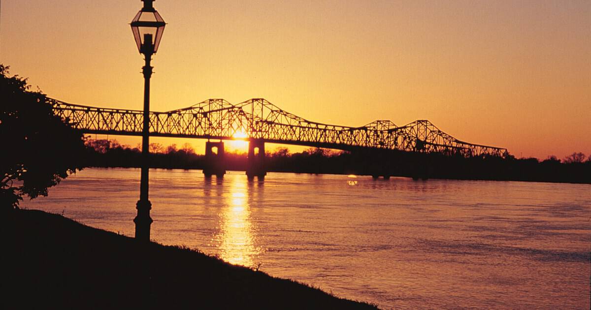 12 of the Most Haunted Small Towns in America