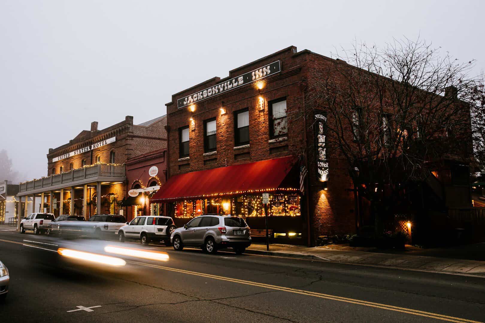 Historic Jacksonville Inn on California Street in Jacksonville, Oregon