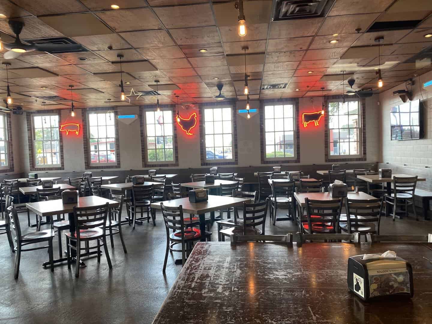 The dining room at Killen's Barbecue in Pearland, Texas
