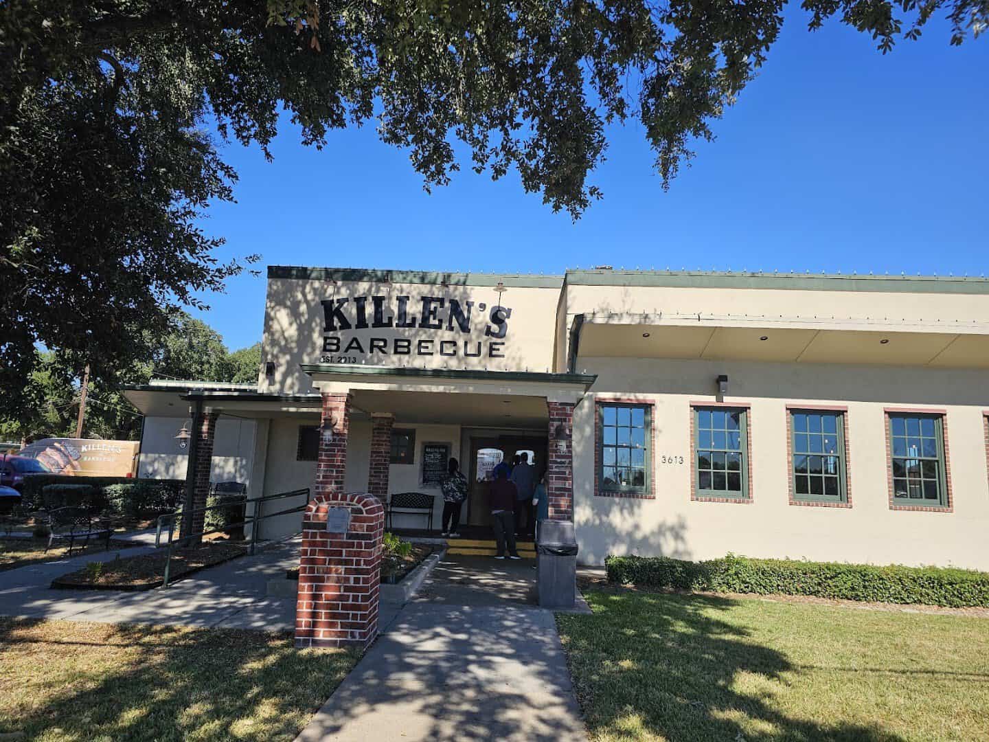 The Killen's Barbecue building and sign by day in Pearland, Texas