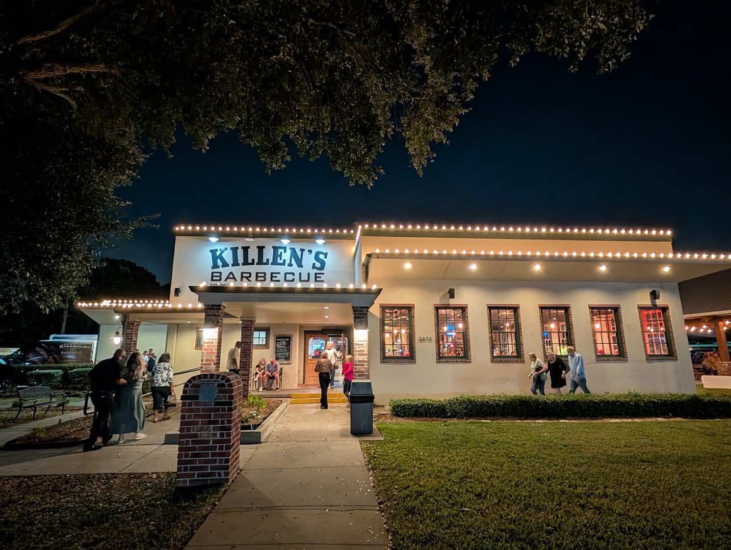 Killen's Barbecue lit up at night in Pearland, Texas