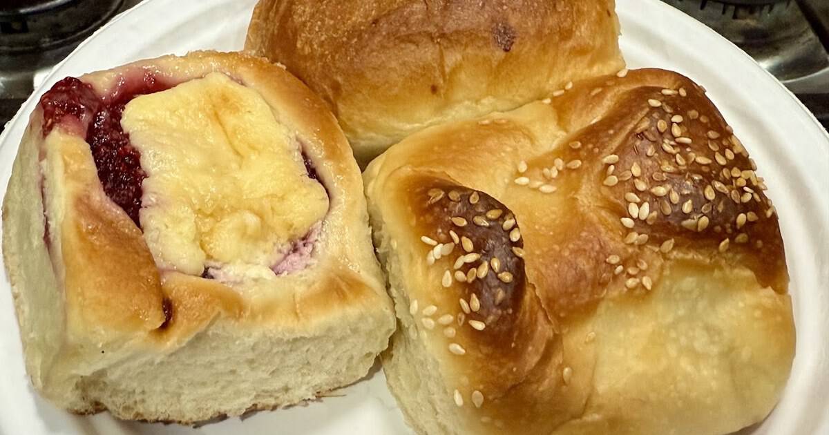 This Iconic Texas Bakery Never Closes, and Its Kolaches Are Worth Getting Off the Highway For