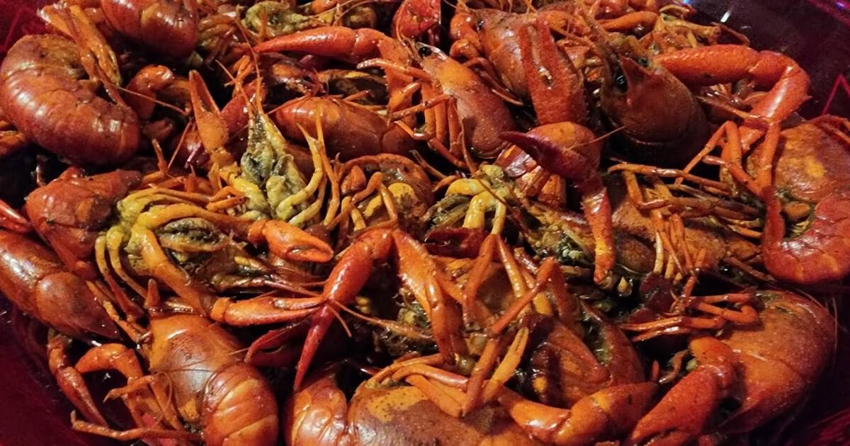 This Unassuming Texas Cafe Fries Golden Frog Legs Worth Crossing the State For