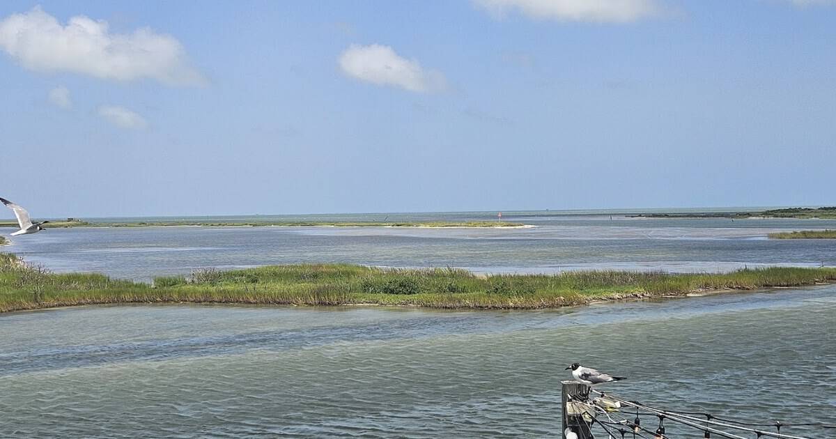 This Laid-Back Texas Beach Bar Has Bay Views That’ll Keep You for Hours