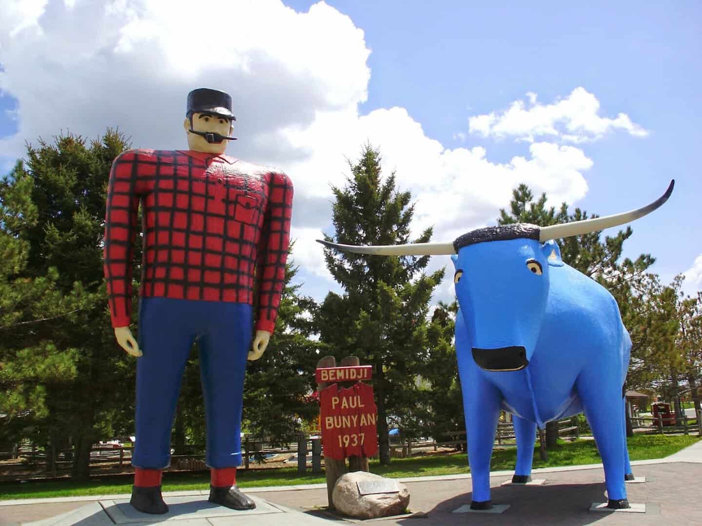 Paul Bunyan and Babe the Blue Ox statues in Bemidji, Minnesota