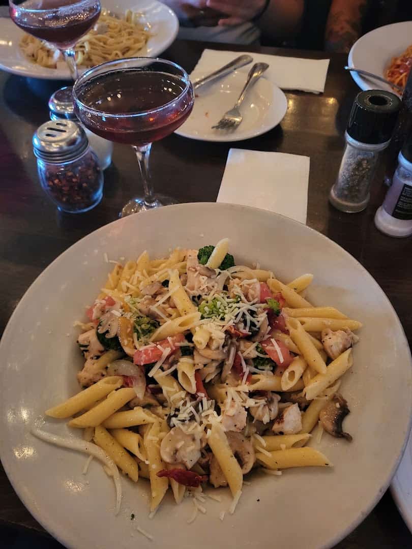 Penne primavera with chicken and vegetables at Roman Cucina in Dallas