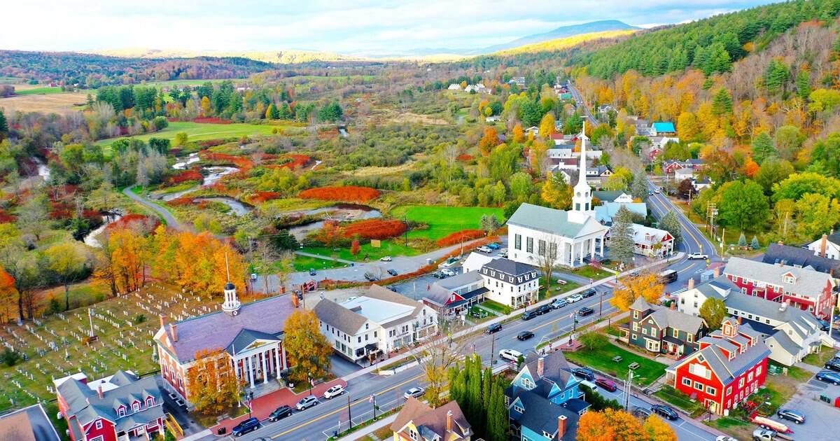 10 Mountain Small Towns That Feel Like a Postcard