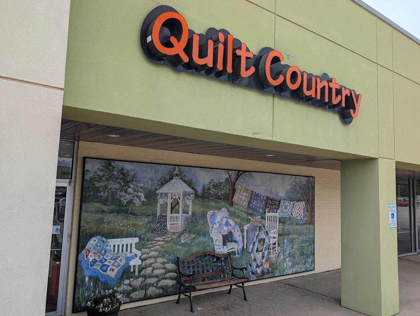 The Quilt Country storefront and sign in Lewisville, Texas