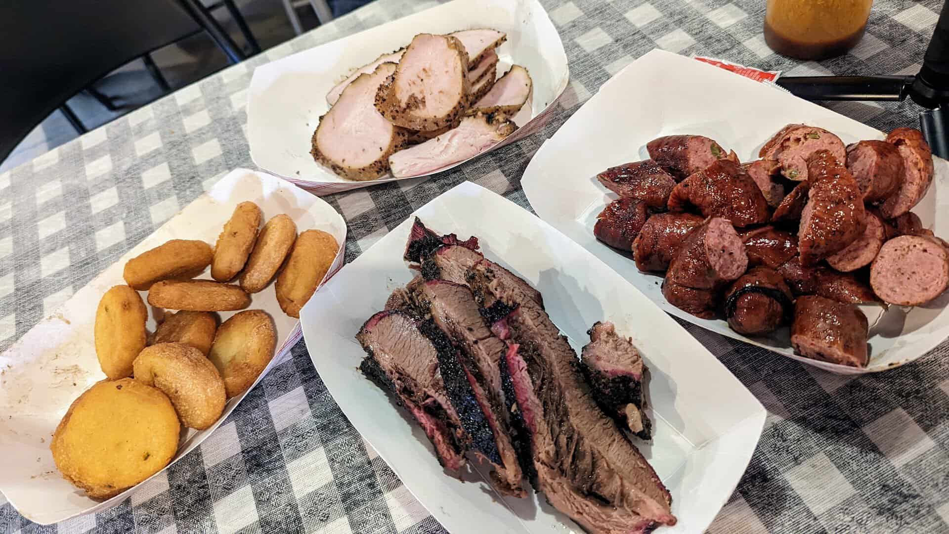 Sliced brisket and sausage plate at Riverport Bar-B-Q in Jefferson
