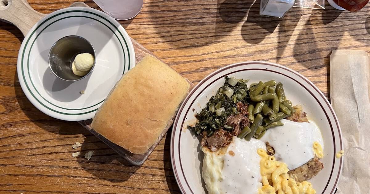This Old-School Texas Buffet Tastes Just Like Sunday Dinner at Grandma’s