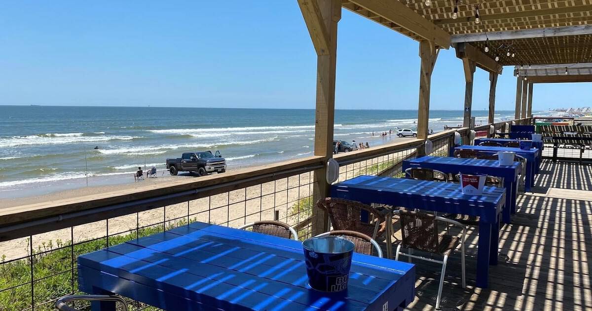 This Easygoing Texas Beach Bar Is Serving Fresh Gulf Snapper on 200 Feet of Open Sand