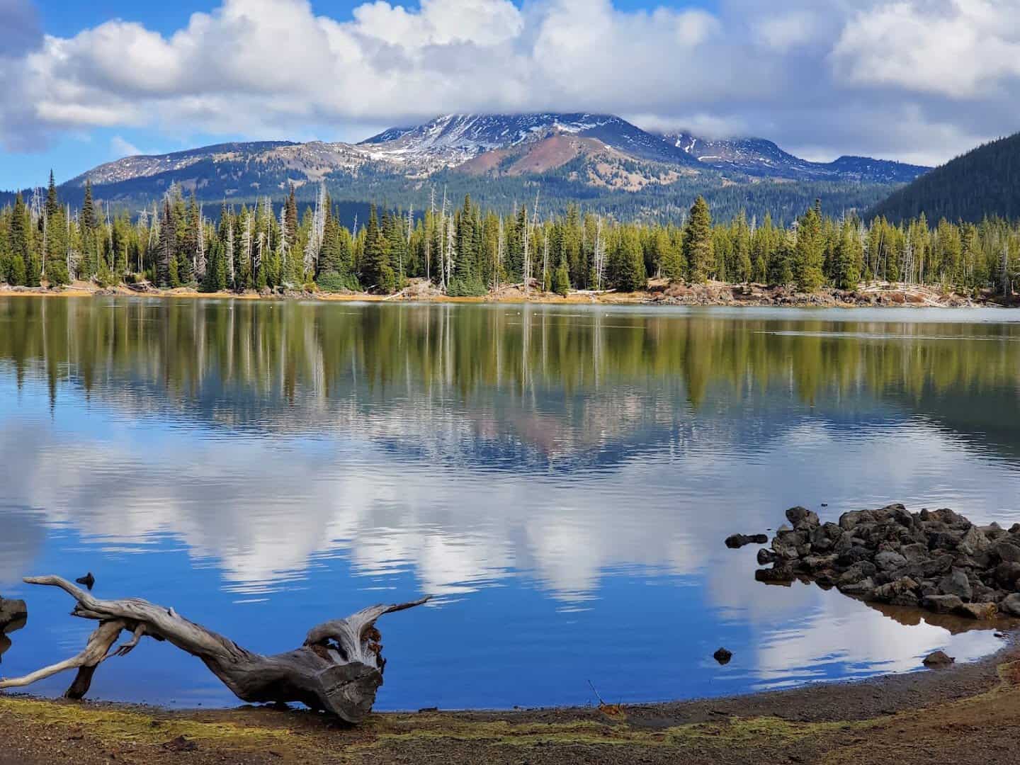Cascade peaks reflected in the still water of Sparks Lake, Oregon