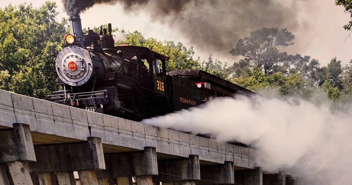 This Picturesque Texas Train Ride Steams Through the Piney Woods for a Relaxing Spring Day Trip