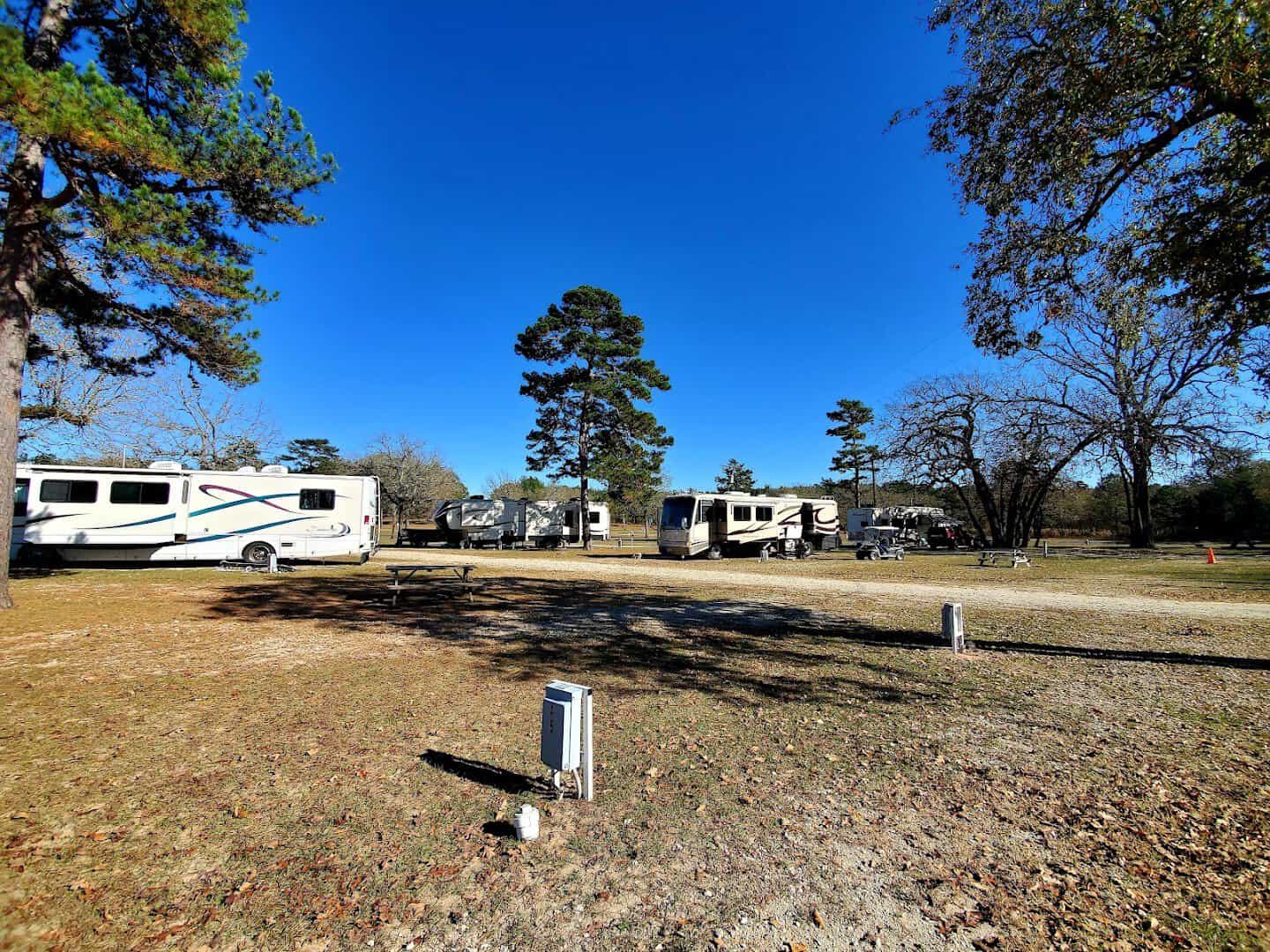 RV campsites among the pines at Camp Tonkawa Springs in Garrison, Texas